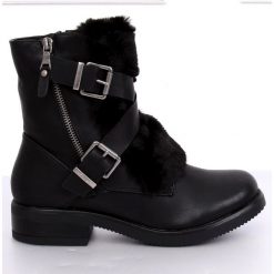 Botki z futerkiem czarne 1061A-PA Black. Czarne botki damskie ButyModne, z futra, przed kolano, bez obcasa, na obcasie, bez zapięcia. W wyprzedaży za 99.00 zł.