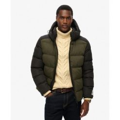 Kurtka sportowa z kapturem w kolorowych blokach. Czarne kurtki męskie Superdry., m, bez wzorów, eleganckie, z kapturem. W wyprzedaży za 574.55 zł.