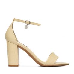 Sandały Nine West. Żółte sandały damskie Nine West, bez wzorów, bez obcasa, na słupku, bez zapięcia. Za 160.99 zł.