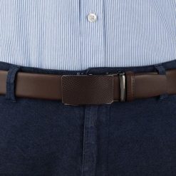Pasek męski skórzany 3,5 cm klamra automatyczna Beltimore brązowy 02-571 : Kolory - brązowy, beżowy, Rozmiar pasków - r.115-130 cm. Brązowe paski damskie bez wzorów, ze skóry, wizytowe. Za 64.99 zł.