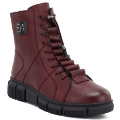 Skórzane botki damskie na platformie bordowe eVento 26BT17-609. Czerwone botki damskie eVento, ze skóry, bez obcasa, na koturnie, bez zapięcia. Za 209.99 zł.