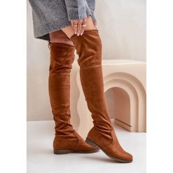 Kozaki Na Płaskim Obcasie Za Kolano Z Eko Zamszu Camel Linnithia brązowe. Brązowe kozaki damskie za kolano, bez obcasa, na płaskiej podeszwie. Za 153.43 zł.