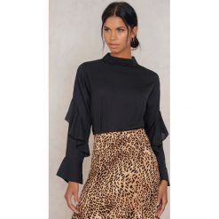 Rut&Circle Bluzka z falbanką na rękawach Sonya - Black. Bluzki damskie marki Rut&Circle. Za 141.95 zł.