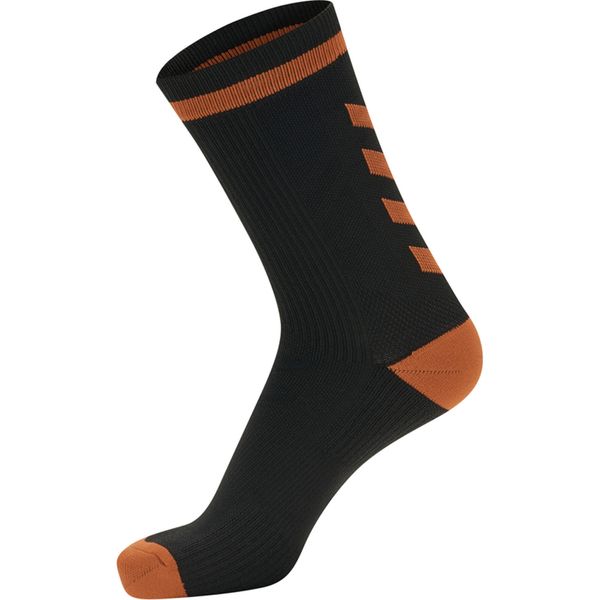 Skarpetki Hummel Elite Indoor Low. Czarne skarpety męskie Hummel, bez wzorów, z bawełny. Za 66.50 zł.