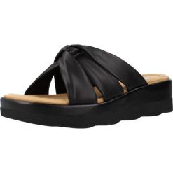Sandały CLARKS CLARA CHARM Czarny. Czarne sandały damskie Clarks, bez wzorów, z syntetyku, bez obcasa, bez zapięcia. Za 173.99 zł.