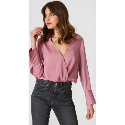 NA-KD Kopertowy bluzka z satyny - Pink. Bluzki damskie marki NA-KD. Za 121.95 zł.