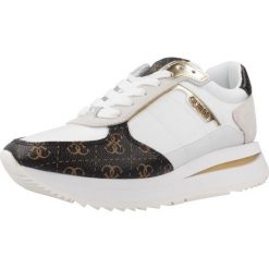 Buty GUESS FLPEG3 FAL12 Biały. Białe obuwie sportowe damskie Guess, z aplikacjami, ze skóry, trekkingowe. Za 540.99 zł.