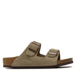 Klapki Birkenstock. Czerwone klapki damskie Birkenstock, bez wzorów, bez obcasa. Za 599.99 zł.