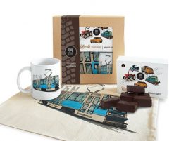 Konstal 105N — paczka (Zawartość paczki: koszulka - torba - kubek - słodycze; Rozmiar koszulki / bluzy: XXL (męska); Kolor koszulki / bluzy: czarny; R. Czarne bluzy męskie nikiniki, m, bez wzorów, z bawełny, bez kaptura. Za 179.00 zł.