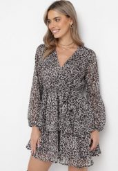 Szara Sukienka Lalessa. Szare sukienki damskie Born2be, l, z aplikacjami, z materiału, bez kołnierzyka, bez ramiączek, mini, kopertowe. Za 29.99 zł.