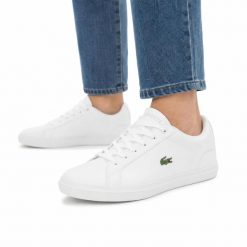 Buty damskie sportowe do chodzenia Lacoste LEROND BL 21 1 CUJ. Białe obuwie sportowe damskie Lacoste, bez wzorów, z jeansu, tenisowe. Za 349.00 zł.