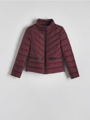 Pikowana kurtka - mahoniowy. Brązowe kurtki damskie Reserved, l, bez wzorów, z tkaniny, bez kaptura. W wyprzedaży za 49.99 zł.