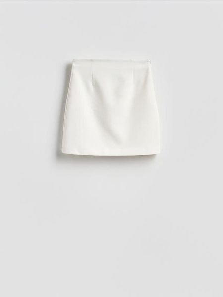 Spódnica mini - złamana biel. Spódnice damskie Reserved, l, bez wzorów, z tkaniny, mini, trapezowe. Za 109.99 zł.