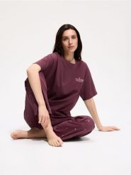 Dwuczęściowa piżama z haftem i nadrukiem - ciemnofioletowy. Fioletowe piżamy damskie Reserved, l, bez wzorów, z bawełny, bez ramiączek. Za 79.99 zł.