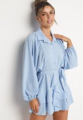 Jasnoniebieska Sukienka Ozdobiona Paskiem i Falbanami Divilena. Niebieskie sukienki damskie Born2be, na co dzień, m, bez wzorów, z jeansu, eleganckie, bez kołnierzyka, bez ramiączek, mini. Za 84.99 zł.