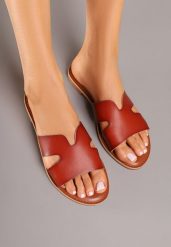 Brązowe Klapki z Ozdobnymi Wycięciami Etellori. Brązowe klapki damskie Renee, bez wzorów, eleganckie, bez obcasa, na płaskiej podeszwie. Za 49.99 zł.