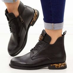 Czarne skórzane botki damskie Vinceza 66814. Czarne botki damskie VINCEZA, na jesień, z jeansu, eleganckie, z okrągłym noskiem, bez obcasa, na płaskiej podeszwie, bez zapięcia. Za 299.00 zł.