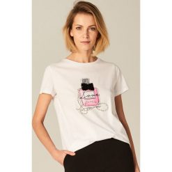 Bawełniana koszulka z aplikacją - Kremowy. Białe bluzki damskie Mohito, z aplikacjami, z bawełny. Za 59.99 zł.