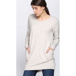 Jasnobeżowy Sweter Nonchalance. Szare swetry damskie Born2be, z dzianiny, z okrągłym kołnierzem. Za 89.99 zł.