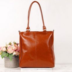 Torebka skórzana damska DAN-A T177 camel. Brązowe torebki do ręki damskie DAN-A, bez wzorów, ze skóry, duże, bez dodatków. Za 379.99 zł.