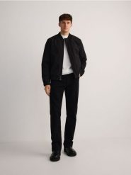 Kurtka bomberka - czarny. Czarne kurtki męskie Reserved, l, bez wzorów, bez kaptura. W wyprzedaży za 69.99 zł.