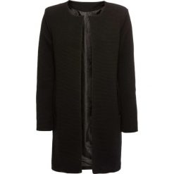 Płaszcz w strukturalny wzór bonprix czarny. Czarne płaszcze damskie bonprix. Za 149.99 zł.