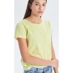Koszulka z kieszonką - Zielony. T-shirty damskie Cropp. Za 29.99 zł.