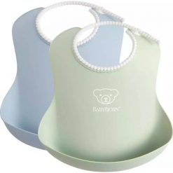 BabyBjorn BABYBJORN - 2 śliniaki - Powder Green / Powder Blue. Niebieskie śliniaki dla dzieci BABYBJORN, bez wzorów. Za 101.99 zł.