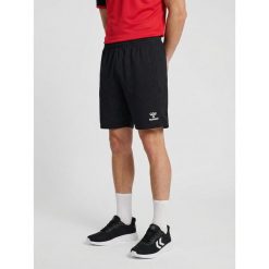 Szorty Hummel Essential. Czarne szorty sportowe damskie Hummel, bez wzorów, z materiału, sportowe, do piłki nożnej. Za 127.00 zł.