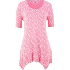 Shirt z dłuższymi bokami, krótki rękaw bonprix jaskrawy jasnoróżowy z nadrukiem. Bluzki damskie bonprix. Za 24.99 zł.