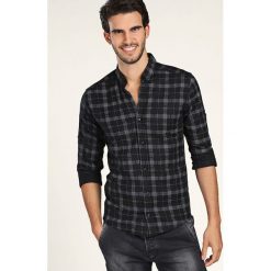 Koszula w kolorze czarnym ze wzorem. Czarne koszule męskie marki Philip Loren, w kratkę, button down. W wyprzedaży za 159.95 zł.