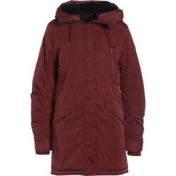 O'Neill RIDGE HIKER Parka current red. Kurtki sportowe damskie O'Neill, z materiału. W wyprzedaży za 1,025.10 zł.