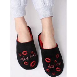 Czarno-Czerwone Kapcie Importunate. Kapcie damskie marki Tommy Hilfiger. Za 29.99 zł.