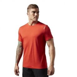 Koszulka sportowa damska Reebok EL Classic Tee. Czerwone koszulki sportowe damskie Reebok, bez wzorów, bez kołnierzyka, bez ramiączek. Za 102.00 zł.