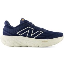 Buty do biegania męskie New Balance Fresh Foam 1080 v13 M1080P13 – granatowe. Niebieskie buty sportowe męskie New Balance, z materiału, bez zapięcia, do biegania. Za 429.99 zł.