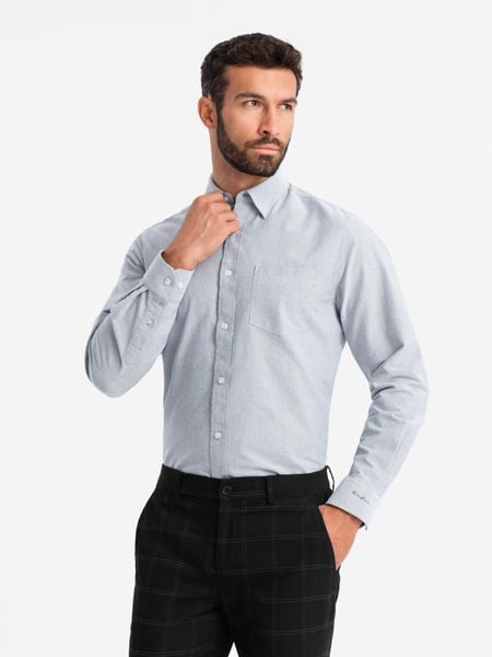 Elegancka koszula męska oxford z haftem i kieszonką – jasnoszara V2 - Rozmiar: S. Szare koszule męskie Ombre Clothing, m, bez wzorów, z bawełny, biznesowe, bez kołnierzyka, bez ramiączek. W wyprzedaży za 109.99 zł.