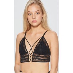 Koronkowy biustonosz - Czarny. Czarne biustonosze Sinsay, z koronki. Za 29.99 zł.