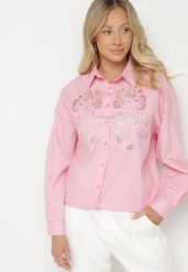 Różowa Bawełniana Koszula o Kroju Oversize Zdobiona Ażurowymi Wstawkami Vovelle. Czerwone bluzki damskie Born2be, m, z aplikacjami, z bawełny, eleganckie, bez kołnierzyka, bez ramiączek. Za 139.99 zł.