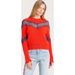 SWETER PINKO Z KORONKĄ. Czerwone swetry damskie Pinko, l, z aplikacjami, z bawełny, bez kołnierzyka, bez ramiączek, bez kaptura. Za 561.00 zł.