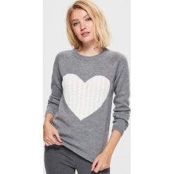 Sweter z sercem - Szary. Szare swetry damskie Cropp. Za 59.99 zł.
