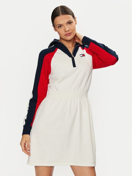 Tommy Jeans Sukienka codzienna DW0DW19467 Kolorowy Regular Fit. Sukienki damskie Tommy Jeans, na co dzień, m, bez wzorów, z bawełny, bez kołnierzyka, bez ramiączek, proste. Za 339.99 zł.