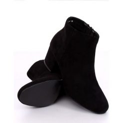 Botki na niskim obcasie czarne YQ216P Black. Czarne botki damskie ButyModne, bez obcasa, na obcasie, bez zapięcia. W wyprzedaży za 139.00 zł.