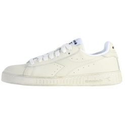 Sneakersy Diadora game l low waxed. Białe obuwie sportowe damskie Diadora, bez wzorów, z gumy. W wyprzedaży za 348.00 zł.
