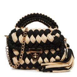 Torebka DeeZee. Czarne torebki do ręki damskie DeeZee, bez wzorów, klasyczne, bez dodatków. Za 129.99 zł.