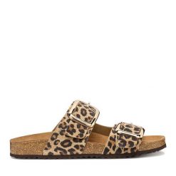 Klapki Geox. Brązowe klapki damskie Geox, bez wzorów, bez obcasa. Za 399.99 zł.