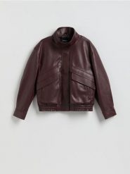 Kurtka z imitacji skóry - burgundowy. Czerwone kurtki damskie Reserved, l, bez wzorów, ze skóry, bez kaptura. Za 259.99 zł.