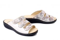 DR. BRINKMANN 700734-08 beige, klapki damskie. Brązowe klapki damskie Dr. Brinkmann, bez wzorów, ze skóry, bez obcasa. Za 280.42 zł.