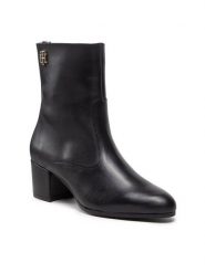 Botki Tommy Hilfiger. Brązowe botki damskie Tommy Hilfiger, bez obcasa, na słupku, bez zapięcia. Za 749.99 zł.