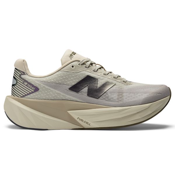 Buty damskie New Balance FuelCell Rebel v5 WFCXPB5 – beżowe. Brązowe obuwie sportowe damskie New Balance, bez wzorów, z gumy, do biegania. Za 749.99 zł.