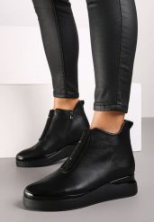 Czarne Botki na Grubej Podeszwie z Cyrkoniami Bellabra. Czarne botki damskie Born2be, z jeansu, eleganckie, bez obcasa, na płaskiej podeszwie, bez zapięcia. Za 169.99 zł.
